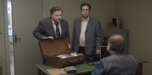 Una paloma se posó en una rama a reflexionar sobre la existencia 2